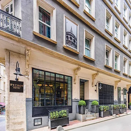 Hotel Petros 3*