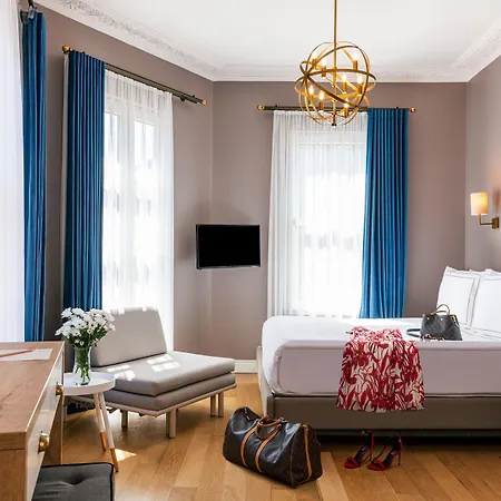 Petros Hotel 3*
